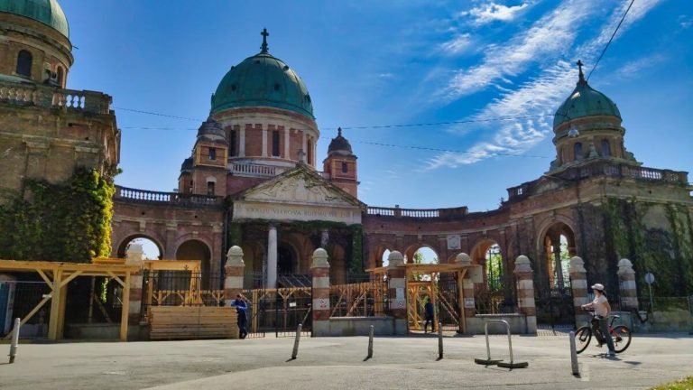 Mirogoj cemetery