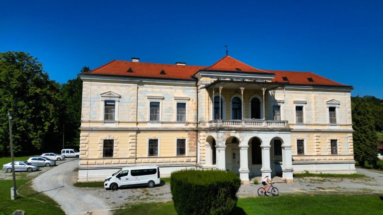 Laduč Castle