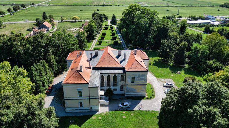 Laduč Castle