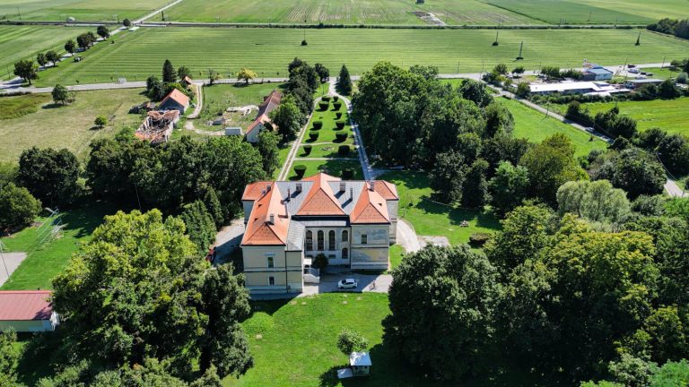 Laduč Castle